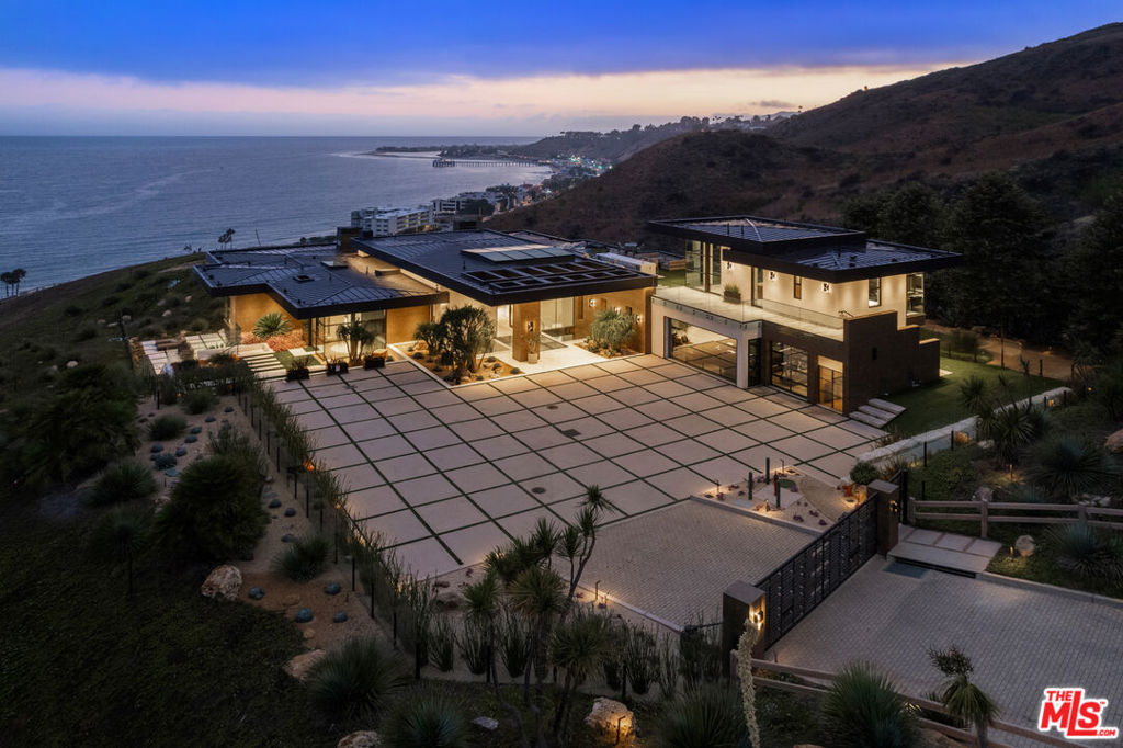 5012 Carbon Beach Terrace