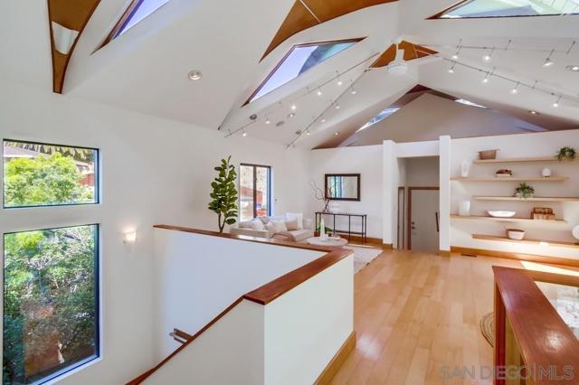 3566 Albatross St, San Diego CA: https://media.crmls.org/mediaz/5f2e1e31-15a2-4628-88ab-313ba1ac81d6.jpg