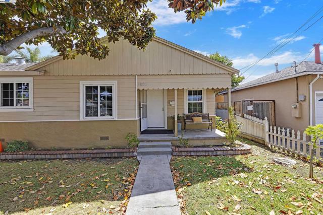 15028 Grenda St, San Leandro CA: https://media.crmls.org/mediaz/5f2e4a6c-1a43-4295-9a17-d11f0650d365.jpg