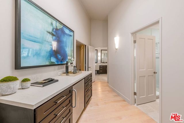 17765 Camino De Yatasto, Pacific Palisades CA: https://media.crmls.org/mediaz/5f2e833c-7082-435f-a8d9-579eaebaf882.jpg