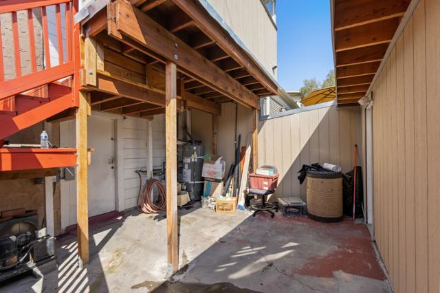 1049 55th Street, Emeryville CA: https://media.crmls.org/mediaz/5f2f83c2-8dee-4f74-aaf5-b7cd3f7e5012.jpg