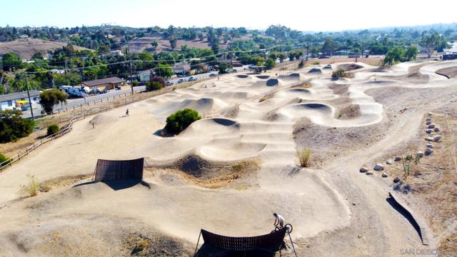 5361 Central Ave, Bonita CA: https://media.crmls.org/mediaz/5f2fc559-cdde-4440-8180-6b8050000c28.jpg