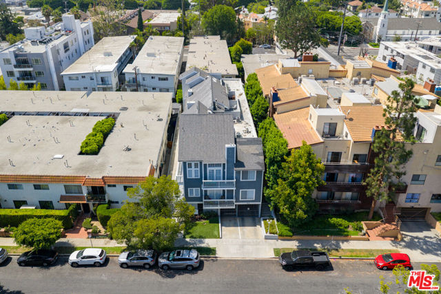 1315 S Carmelina Avenue, Los Angeles CA: https://media.crmls.org/mediaz/5f300dc6-a23f-4e77-b8dc-45816eafd270.jpg