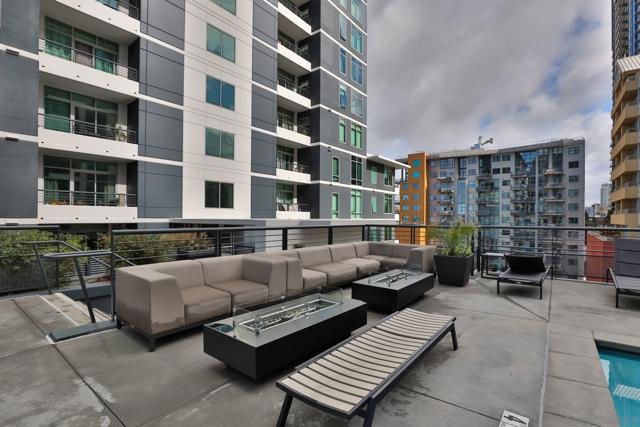 425 W Beech St, San Diego CA: https://media.crmls.org/mediaz/5f305e12-2075-42d5-83ba-71450ca8ae17.jpg