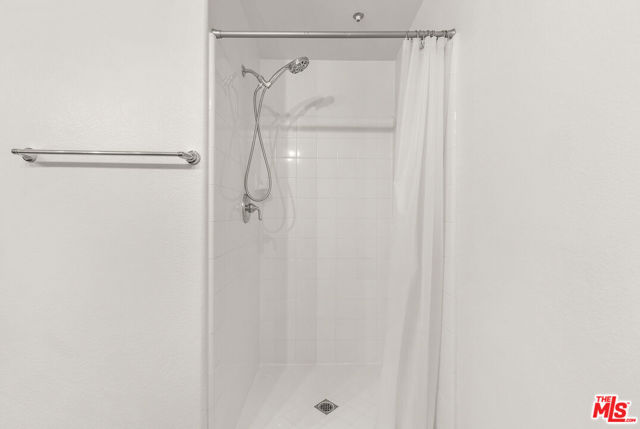 629 Traction Avenue, Los Angeles CA: https://media.crmls.org/mediaz/5f30baf6-9b66-40f5-8339-3c814ca689f6.jpg