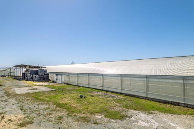 2150 Elkhorn Road, Castroville CA: https://media.crmls.org/mediaz/5f312af3-e2c2-46de-a8e8-d61ff299e7fe.jpg