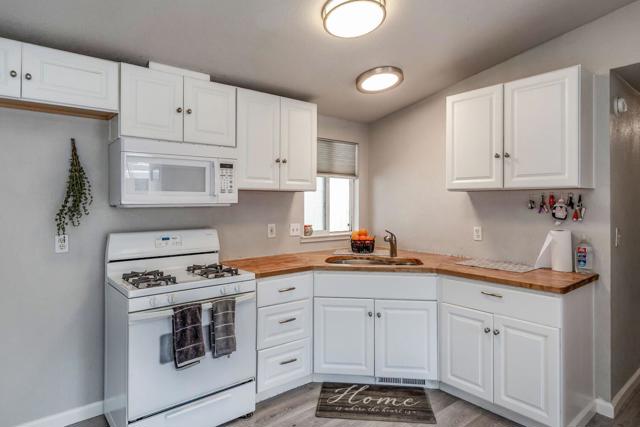 3320 Del Monte Boulevard, Marina CA: https://media.crmls.org/mediaz/5f31b499-4349-42f3-aa28-4914262c8e5a.jpg