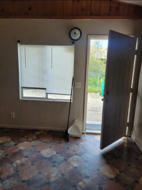 11022 West Drive, Morongo Valley CA: https://media.crmls.org/mediaz/5f31b8fb-9715-4b05-ad71-024f60661b88.jpg