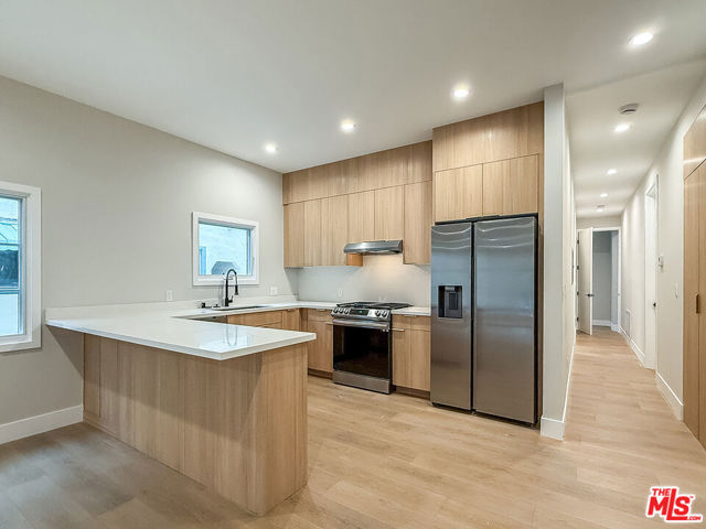 150 N Arnaz Drive, Beverly Hills CA: https://media.crmls.org/mediaz/5f31ba0f-aff7-4bd8-9990-99af800cb821.jpg