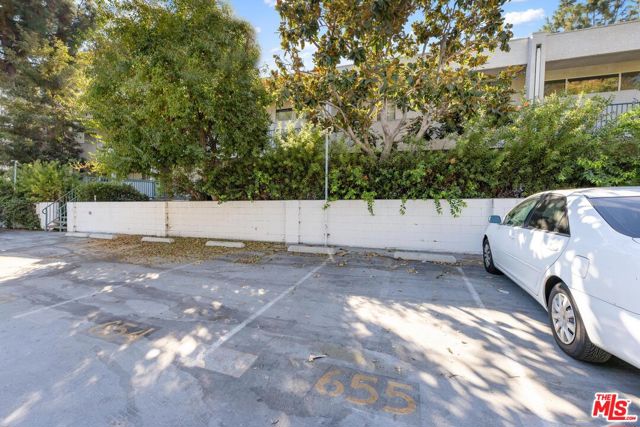 20134 Leadwell Street, Winnetka CA: https://media.crmls.org/mediaz/5f326a7d-0deb-410b-84c6-2c789bc02669.jpg
