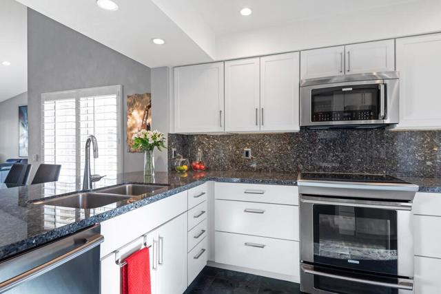 153 Desert Falls E Drive, Palm Desert CA: https://media.crmls.org/mediaz/5f3277ec-f0e7-47b9-bb3e-8f5b377c4ecf.jpg