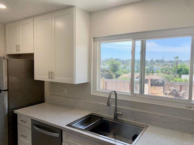 Detail Gallery Image 3 of 18 For 4555 Royal Oak Drive, Oceanside,  CA 92056 - 2 Beds | 1 Baths