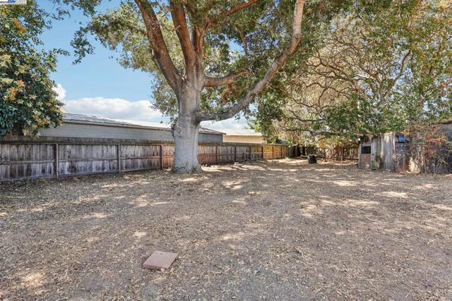 37709 Arlene Court, Fremont CA: https://media.crmls.org/mediaz/5f331007-6c13-4328-b0cb-7b5019f32241.jpg