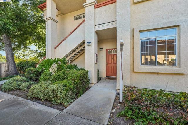 7020 Stagecoach Road, Dublin CA: https://media.crmls.org/mediaz/5f332b19-96de-4231-bd9f-86d87d2a733a.jpg