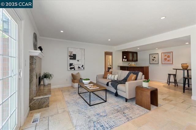 2787 Morgan Dr, San Ramon CA: https://media.crmls.org/mediaz/5f336cd7-89f2-4321-b254-bfbfc8d2c5fd.jpg