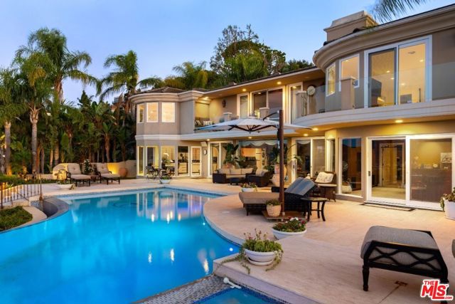 7833 Torreyson Drive, Los Angeles CA: https://media.crmls.org/mediaz/5f3384ca-3599-4446-aa12-9c5e3474b9ad.jpg