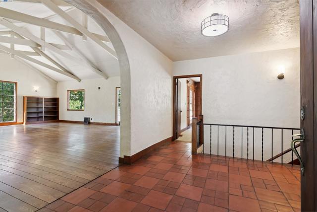 3476 Springhill Rd, Lafayette CA: https://media.crmls.org/mediaz/5f33bdab-2c0e-4300-8376-8ebe3b6e12c9.jpg