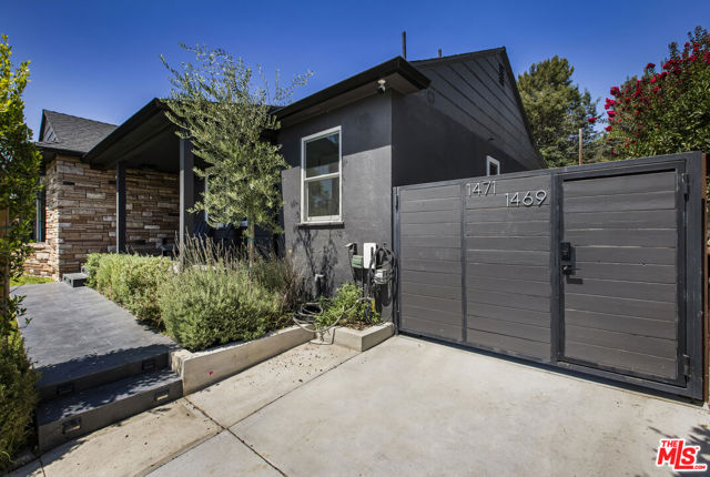 1471 Hill Drive, Los Angeles CA: https://media.crmls.org/mediaz/5f345d29-eaa6-40a7-a4c0-4b83f6e6e8e9.jpg