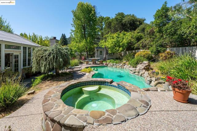 14 El Camino Moraga, Orinda CA: https://media.crmls.org/mediaz/5f34b955-a6b8-45ca-8cb3-d481fd3525ba.jpg