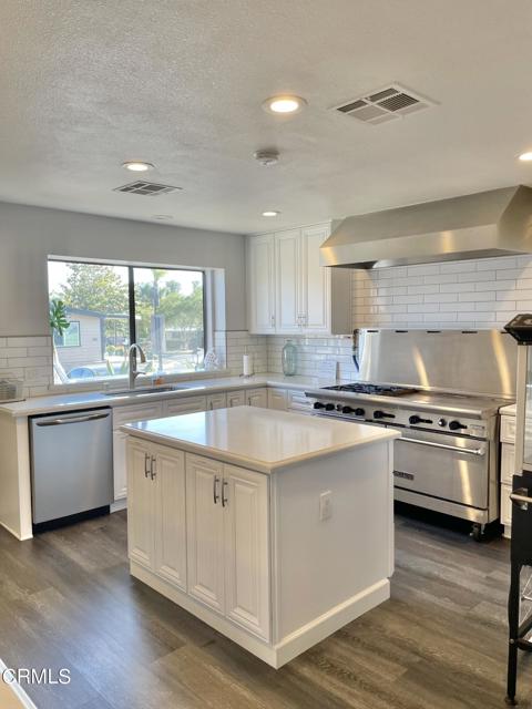 Detail Gallery Image 20 of 28 For 8 Calle Fronte #204,  Camarillo,  CA 93010 - 2 Beds | 2 Baths