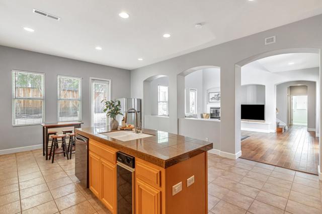 2645 Muirfield Way, Gilroy CA: https://media.crmls.org/mediaz/5f35599c-2ffc-48f1-a704-8e91d0e77b01.jpg