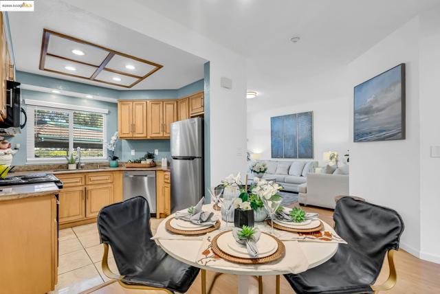 2912 Flint St, Union City CA: https://media.crmls.org/mediaz/5f35f8eb-1635-4100-ae17-573829cf1c4c.jpg