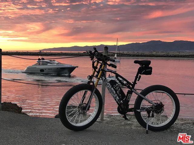 7301 Vista Del Mar, Playa del Rey CA: https://media.crmls.org/mediaz/5f367616-0eb6-49cc-ba06-f56b4e55a642.jpg