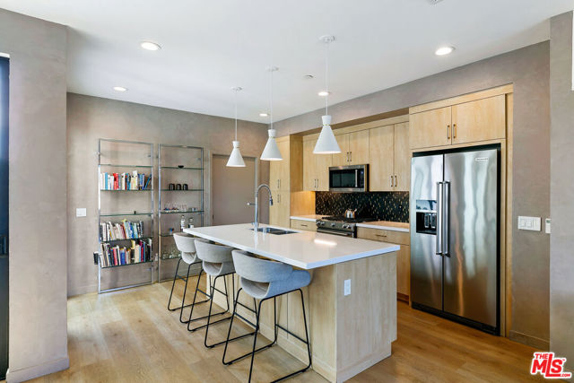 3288 N Canary Way, Los Angeles CA: https://media.crmls.org/mediaz/5f368c35-b79b-45cc-ba12-2c51719a607c.jpg