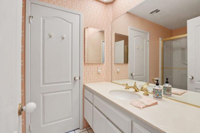 36 Colonial Drive, Rancho Mirage CA: https://media.crmls.org/mediaz/5f36cce7-3ed9-4bbc-af84-29fee9bcd960.jpg