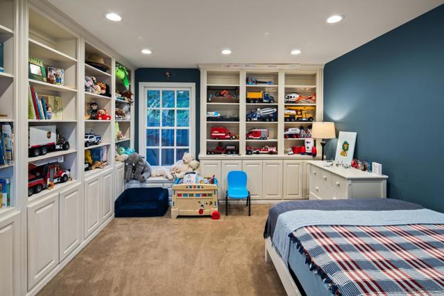 3733 La Cresta Dr, San Diego CA: https://media.crmls.org/mediaz/5f372a44-01fc-434f-a6f0-7c694f2493a9.jpg