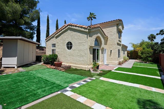 1669 Lisbon Pl, Escondido CA: https://media.crmls.org/mediaz/5f374cf9-cf40-4ebb-9a38-472ba690e96a.jpg