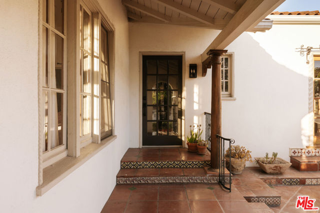 6484 Ivarene Avenue photo 3