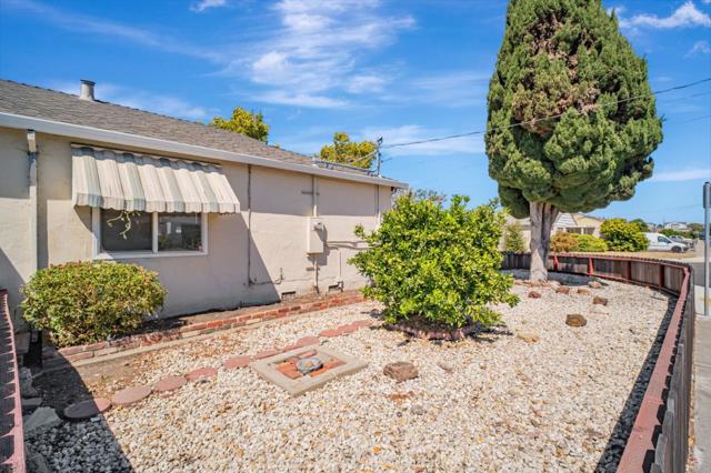 14997 Edgemoor Street, San Leandro CA: https://media.crmls.org/mediaz/5f377aae-7b7e-4446-a707-772718b71766.jpg
