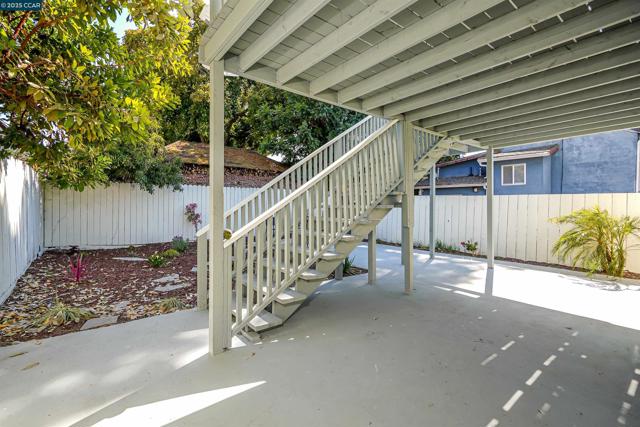 767 47Th St, Oakland CA: https://media.crmls.org/mediaz/5f3829c0-6bed-430b-832a-1b6bd8658429.jpg