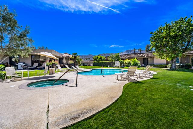 1 Temple Court, Rancho Mirage CA: https://media.crmls.org/mediaz/5f3880d9-4c12-4699-9ff2-fbf0b9ec0a12.jpg