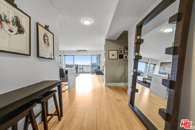 999 North Doheny Drive, 1112 photo 5