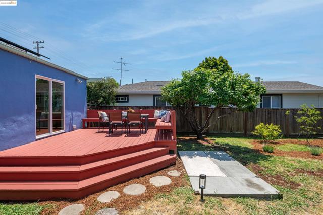 209 Behrens St, El Cerrito CA: https://media.crmls.org/mediaz/5f38b399-44ff-48a6-8011-5fd4a5d5c198.jpg