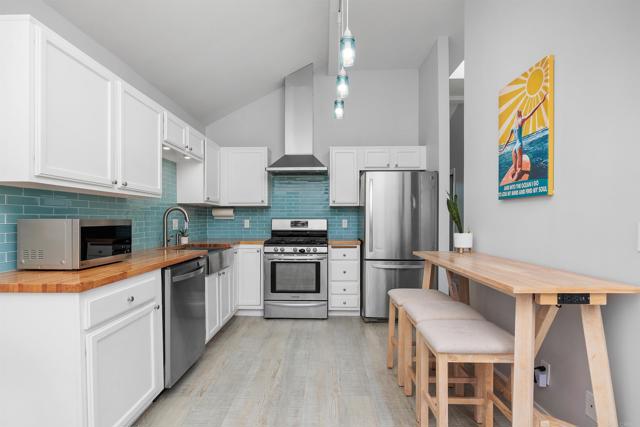 Detail Gallery Image 14 of 45 For 880 Home Ave #G,  Carlsbad,  CA 92008 - 3 Beds | 2/1 Baths