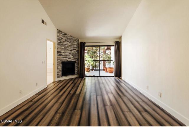 17248 Palisades Circle, Pacific Palisades CA: https://media.crmls.org/mediaz/5f39e05a-3b9f-4421-aca7-c44c6b5d2471.jpg