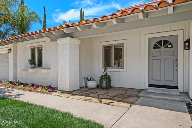2257 Glastonbury Road, Westlake Village CA: https://media.crmls.org/mediaz/5f39eb66-59fa-44a2-8f50-250665aa7181.jpg