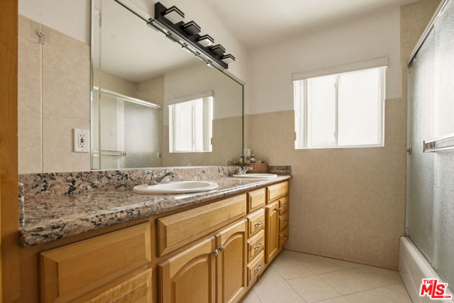 14552 Runnymede Street photo 7