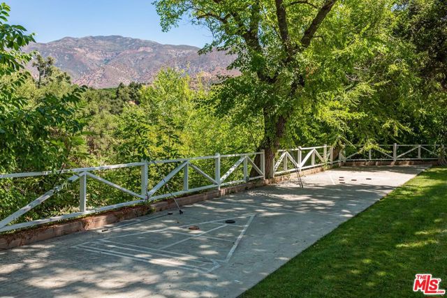 10999 Ojai Santa Paula Road, Ojai CA: https://media.crmls.org/mediaz/5f3a8b44-54d9-41b6-8c09-d1be9a48958a.jpg