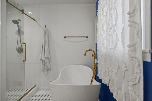 3483 Ocean Avenue, Carmel CA: https://media.crmls.org/mediaz/5f3ac359-4943-4dd0-879a-8f6087008cc1.jpg