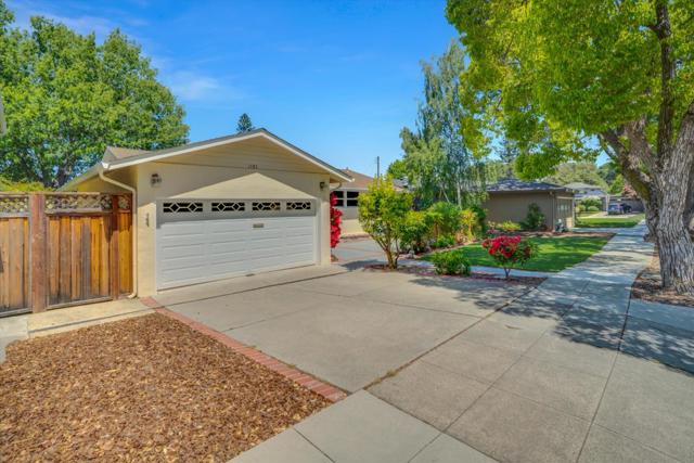 1583 Mitchell Way, Redwood City CA: https://media.crmls.org/mediaz/5f3b4f15-f1b6-4b93-a5cc-6507c3d7ca2c.jpg