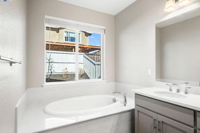 Image 13 of 26 For 5244 Comfrey St