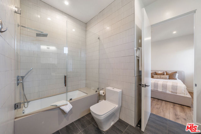 1903 S Bedford Street, Los Angeles CA: https://media.crmls.org/mediaz/5f3b810e-6ecf-439e-9db2-51ae7719b169.jpg