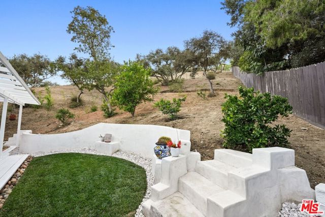 2365 Old Topanga Canyon Road, Topanga CA: https://media.crmls.org/mediaz/5f3bbc55-8f8e-4068-a13a-528b5dc76eb7.jpg