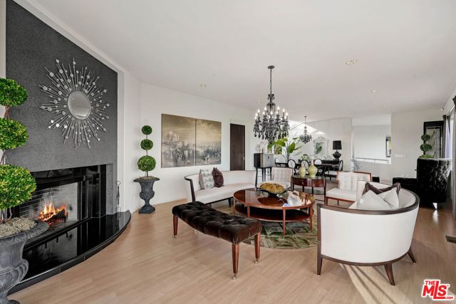 28177 Rey De Copas Lane, Malibu CA: https://media.crmls.org/mediaz/5f3c2a69-592b-4a15-8dda-2efbbf4994b1.jpg