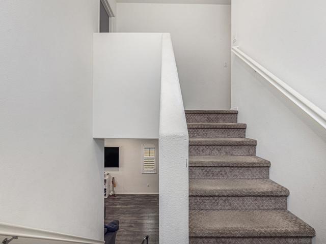 35406 Brown Galloway Ln, Fallbrook CA: https://media.crmls.org/mediaz/5f3c5372-9806-4a4e-8539-d14b08858d9b.jpg
