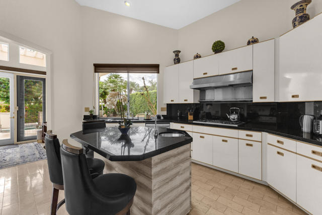 75273 Spyglass Drive, Indian Wells CA: https://media.crmls.org/mediaz/5f3d1051-73fb-4aaa-990b-bb2b1dcc3bc1.jpg